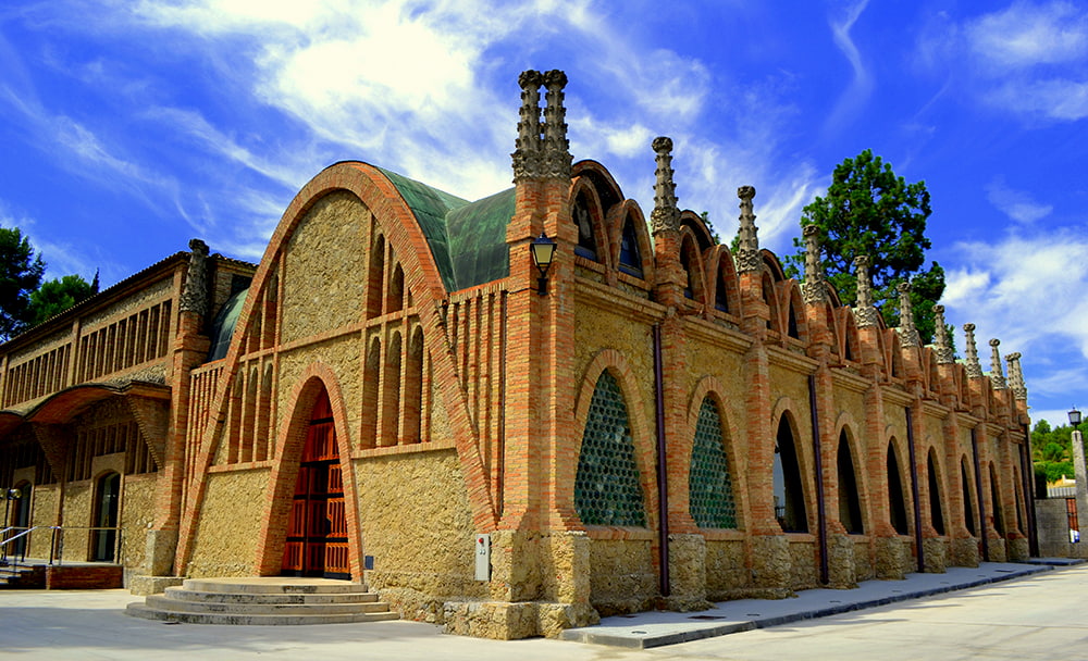 Старинная бодега Codorníu в городе Sant Sadurní d'Anoia