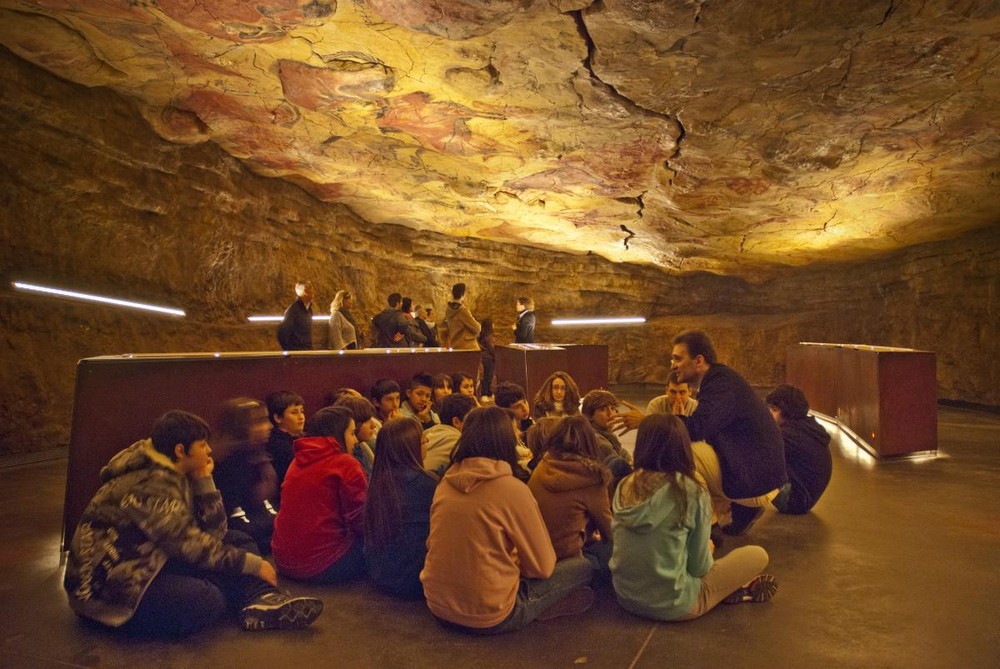 Фото пещеры Альтамира в провинции Кантабрия , Испания