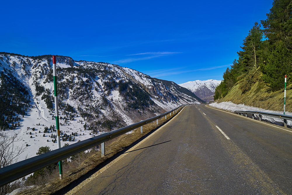 Дорога в Испании зимой