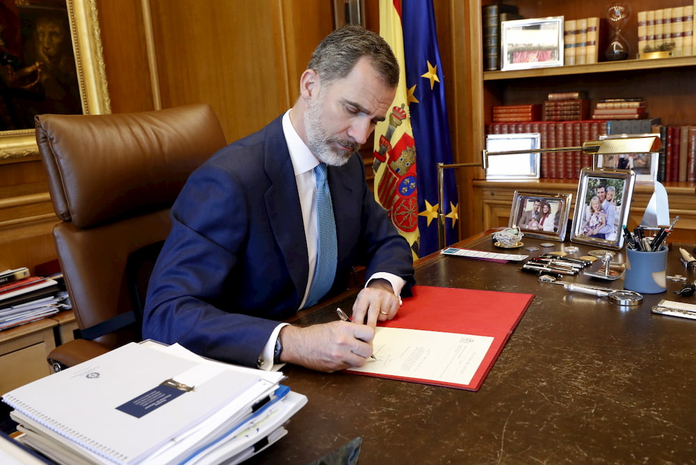 Все испанские дипломы подписывает король Испании. Снимок Catalan News