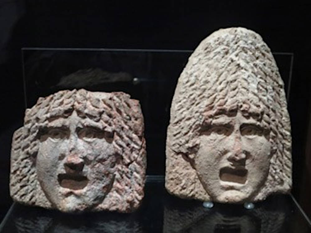 Экспонаты Музея археологии в Агиласе