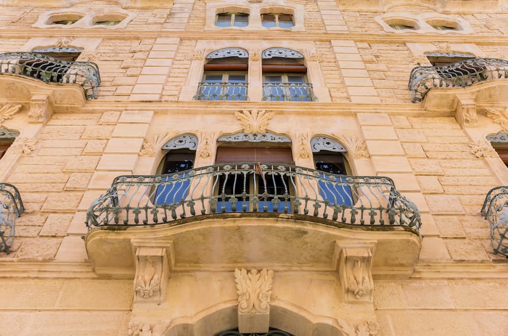 Балкон в историческом здании города