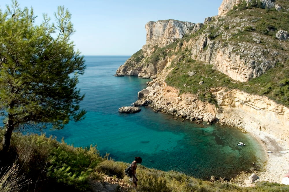 Еще одна скалистая бухта в Морайре