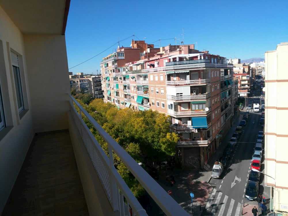 Вид из окна в районе Pla del Bon Repos