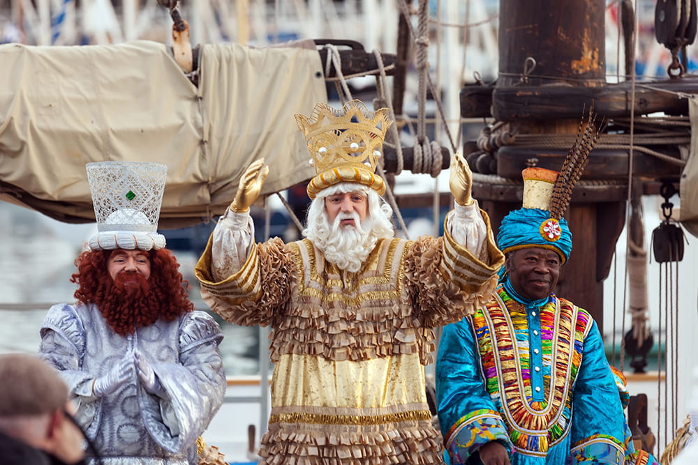 Праздник Кавалькада Волхвов (Cabalgata de Reyes Magos)